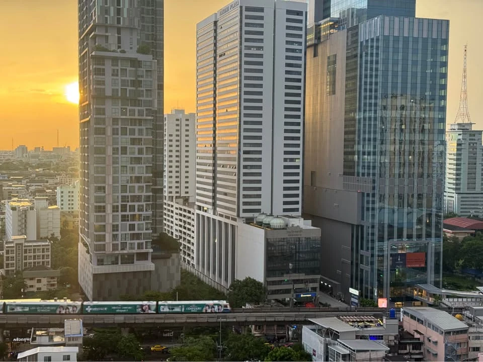 Pathumwan Resort for rent, spacious room, lots of usable space, good location, beautiful city view, not blocked, reserve now.