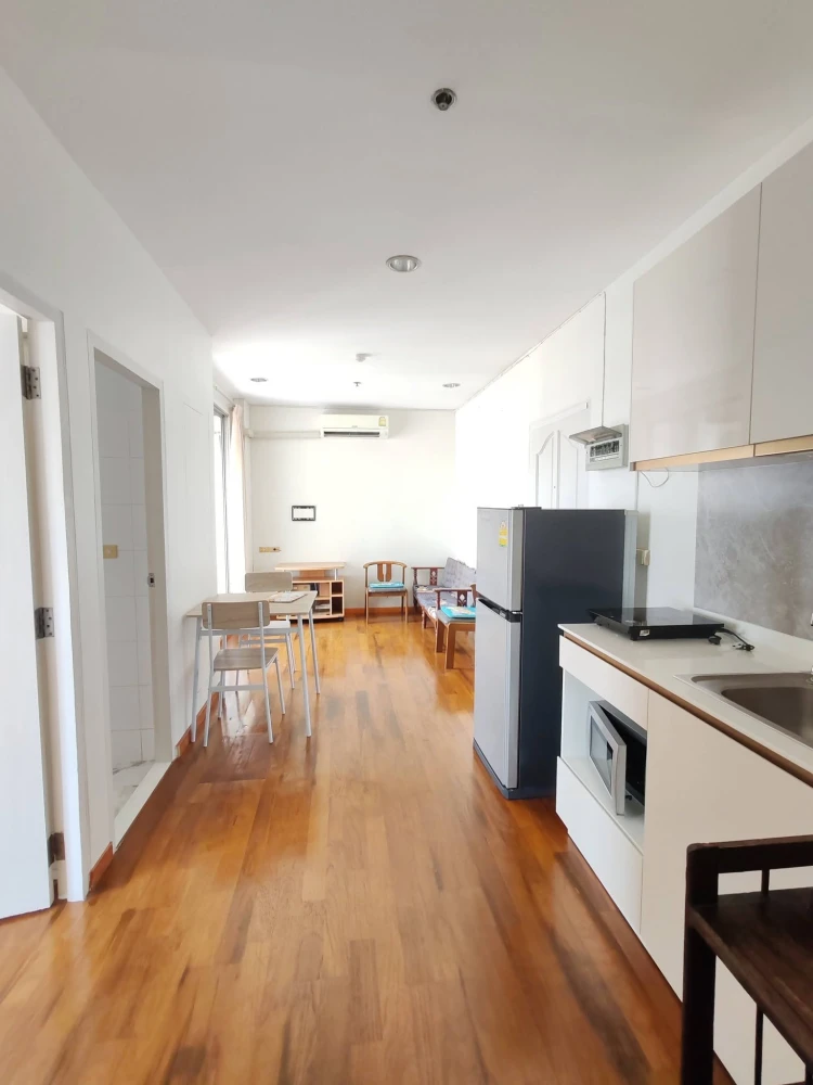 Spacious rooms for rent at Pathumwan Resort, in a great location, with complete amenities. Book now!
