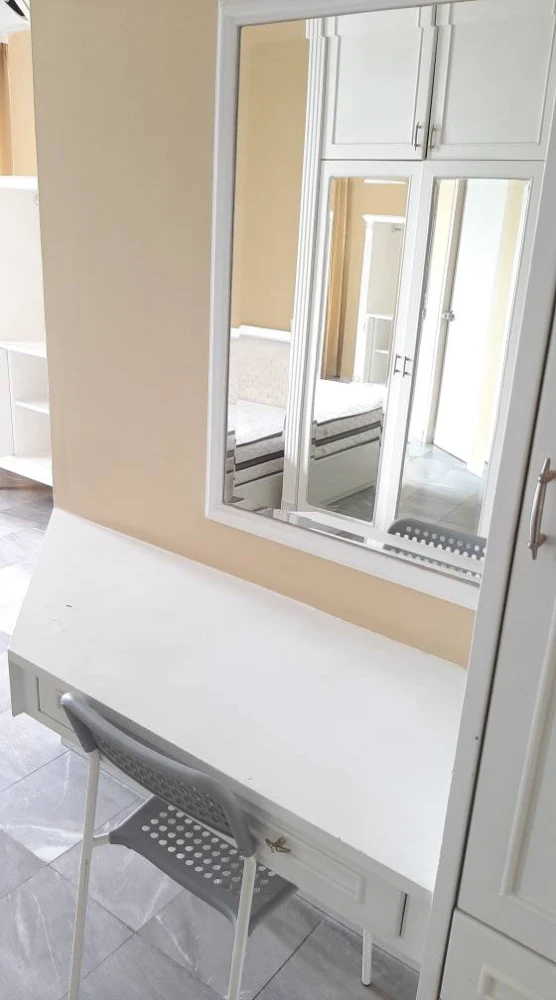 For rent: Pathumwan Resort, ready to move in, fully furnished, spacious and comfortable room. Hurry and book now, don't miss out!