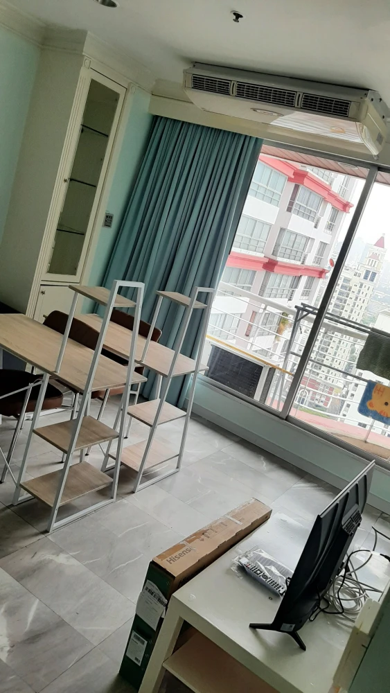 For rent: Pathumwan Resort, ready to move in, fully furnished, spacious and comfortable room. Hurry and book now, don't miss out!