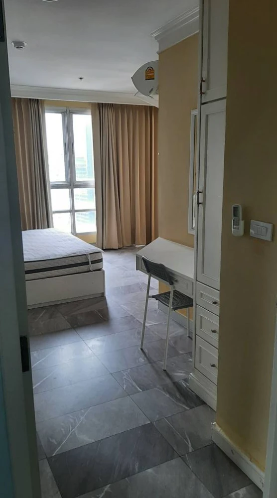 For rent: Pathumwan Resort, ready to move in, fully furnished, spacious and comfortable room. Hurry and book now, don't miss out!