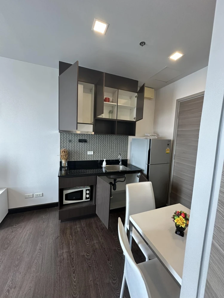 For rent Pattaya Posh, a nice room, comes with complete furniture and appliances, with a city view. If it's this good, what are you waiting for?