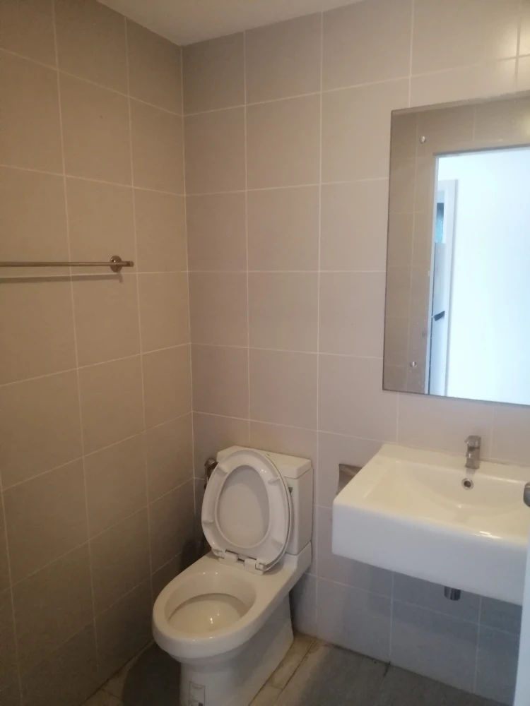 For rent: Pause ID corner room, 3rd floor, garden view, quiet, shady, comes with a great price. Don't miss it!