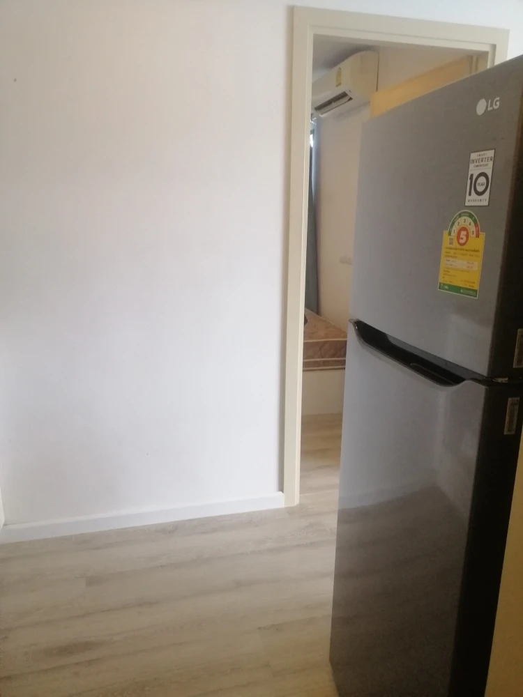 For rent: Pause ID corner room, 3rd floor, garden view, quiet, shady, comes with a great price. Don't miss it!