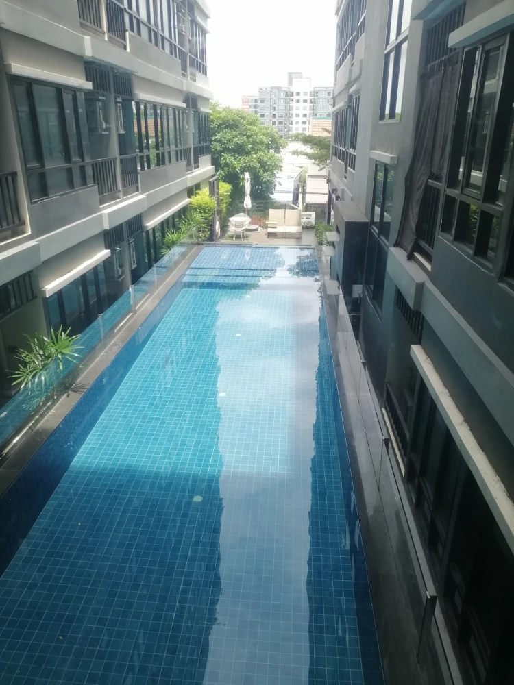 For rent: Pause ID corner room, 3rd floor, garden view, quiet, shady, comes with a great price. Don't miss it!