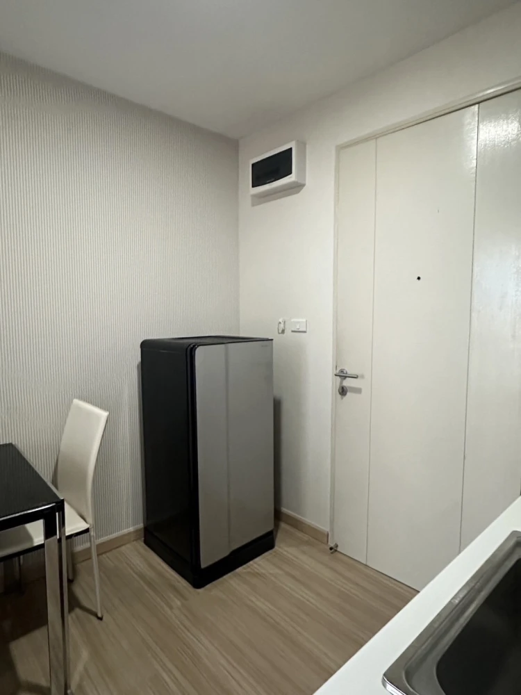 For sale rent PE:LA 15th floor Fully Furnished Furniture, fully furnished room, ready to move in, book now before it's gone.