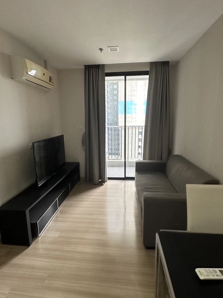 For sale rent PE:LA 15th floor Fully Furnished Furniture, fully furnished room, ready to move in, book now before it's gone.