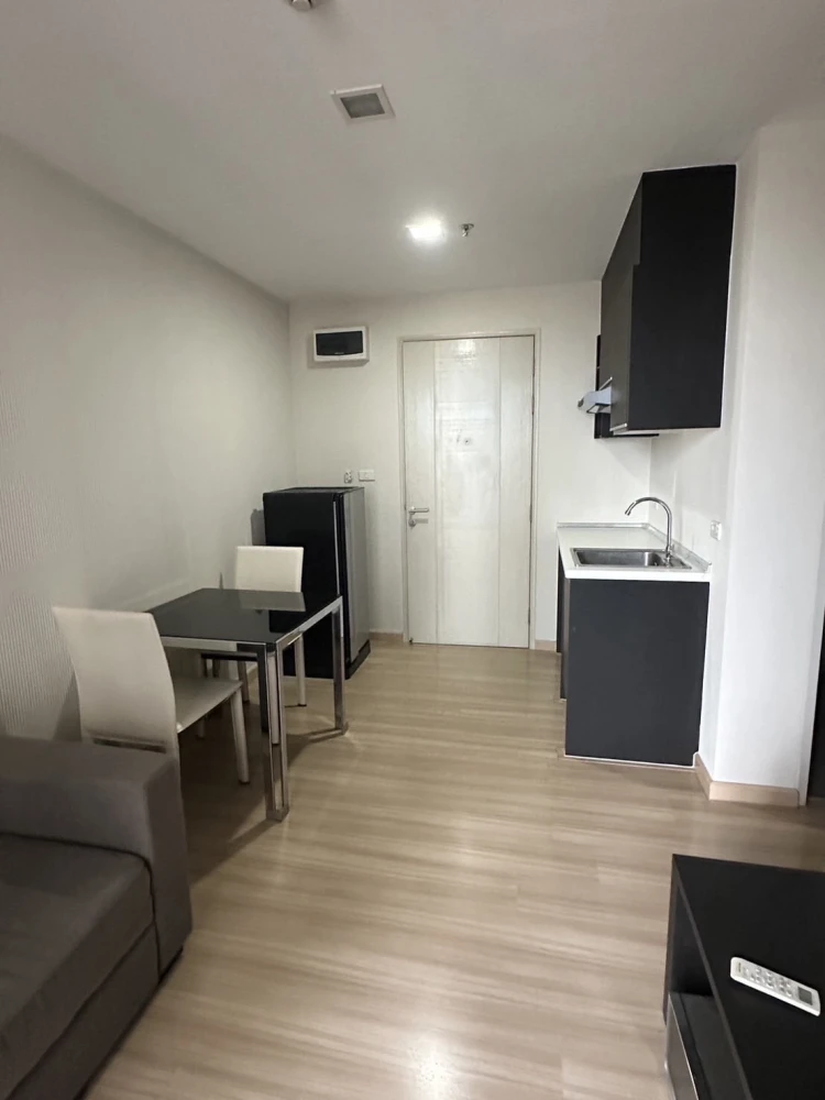 For sale rent PE:LA 15th floor Fully Furnished Furniture, fully furnished room, ready to move in, book now before it's gone.
