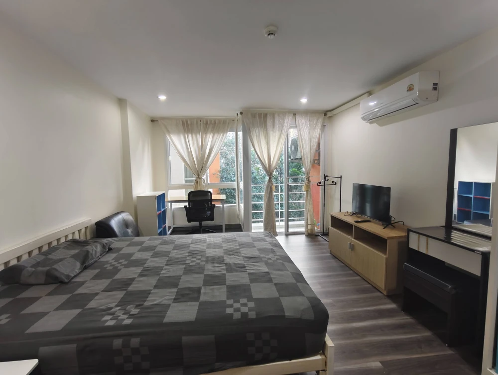 For rent: PG RAMA 9 Condominium. Ready to move in. Fully furnished. Great price. Book now, don't miss out!