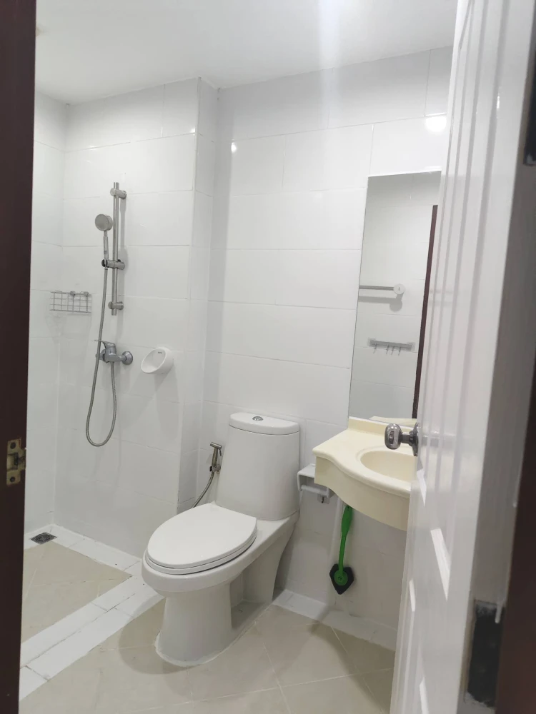 For rent: PG RAMA 9 Condominium. Ready to move in. Fully furnished. Great price. Book now, don't miss out!