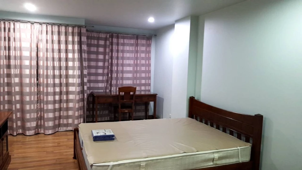 For rent: PG Rama 9, fully furnished, just bring your bags.