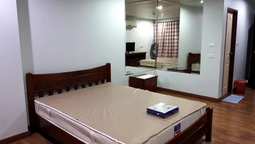 For rent: PG Rama 9, fully furnished, just bring your bags.