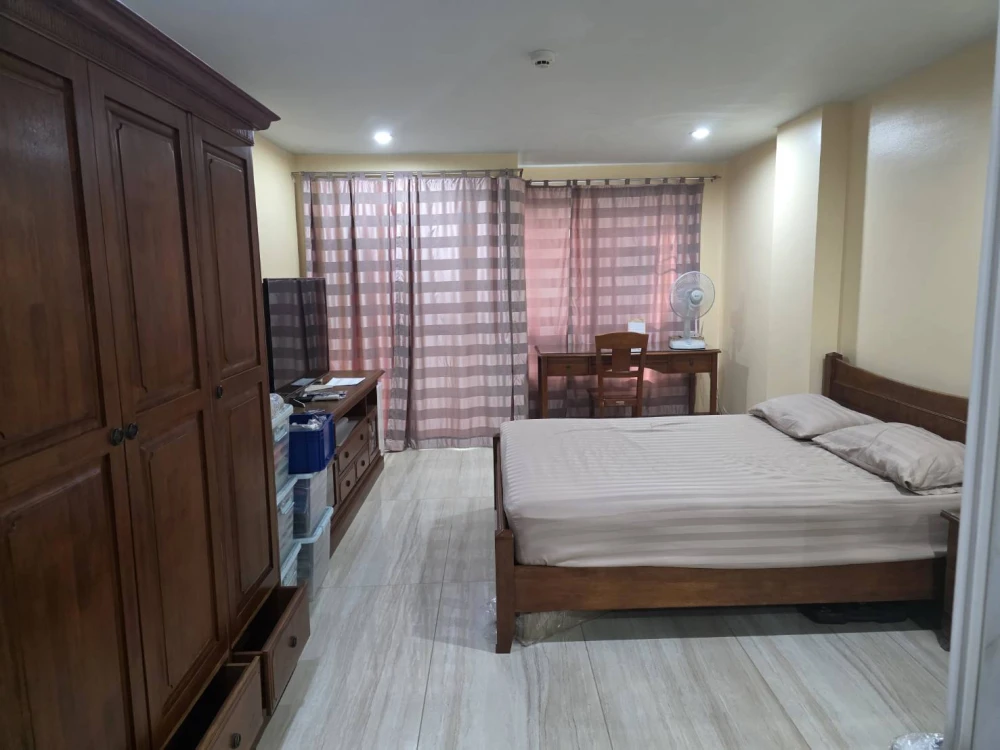 For rent: PG Rama 9, fully furnished, just bring your bags.