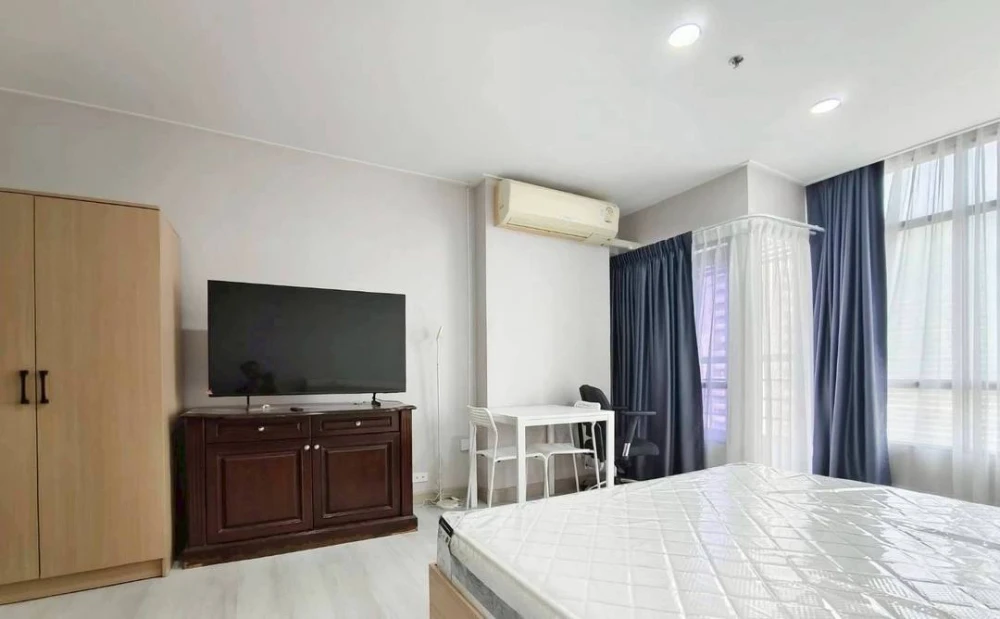 For rent: Phayathai Place, 1 bedroom, 1 bathroom. Great location. Fully furnished. Just bring your bags and move in!