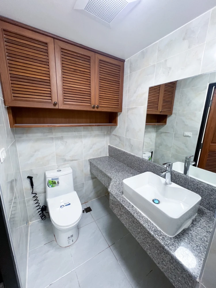 For rent: Phayathai Place, 2 bedrooms, 2 bathrooms, plenty of usable space, fully equipped, good location, don't miss it.
