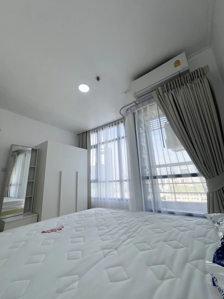 For rent: Phayathai Place, 2 bedrooms, 2 bathrooms, plenty of usable space, fully equipped, good location, don't miss it.