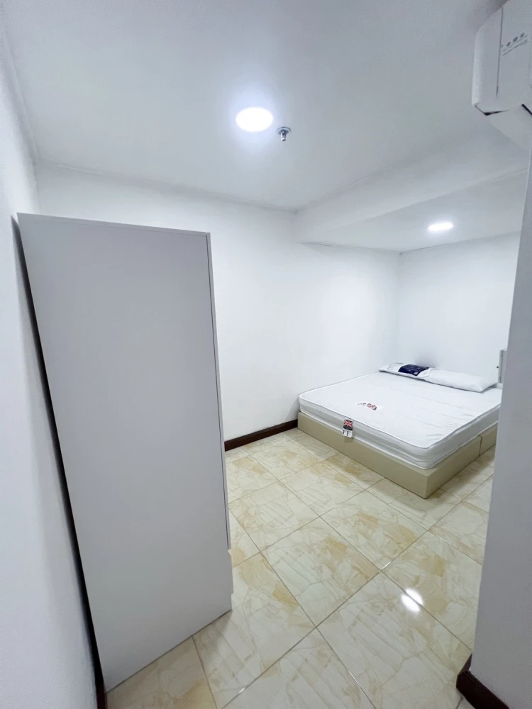 For rent: Phayathai Place, 2 bedrooms, 2 bathrooms, plenty of usable space, fully equipped, good location, don't miss it.