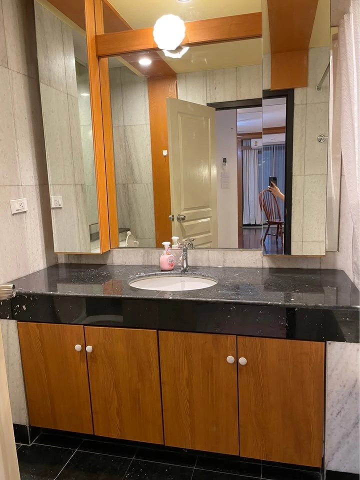 For rent: Pipat Place, spacious room, nice to live in, fully furnished, hurry and reserve now!
