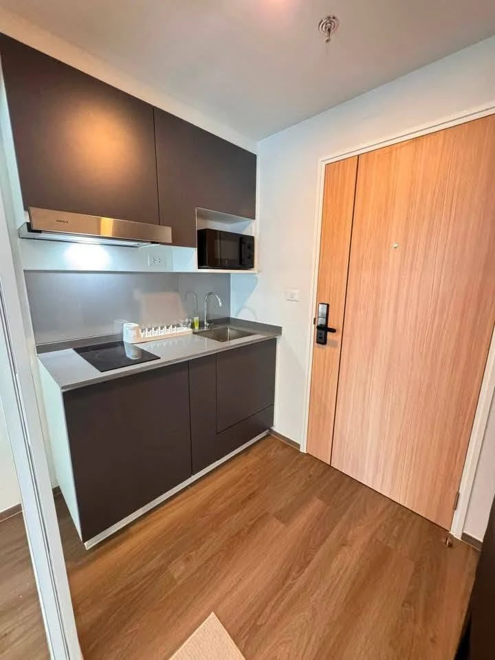 For rent: PLACE 168 Pinklao, 1 bedroom, 1 bathroom. Great location, convenient transportation. You can't miss this opportunity!