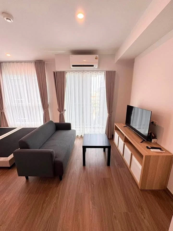 For rent: PLACE 168 Pinklao, 1 bedroom, 1 bathroom. Great location, convenient transportation. You can't miss this opportunity!