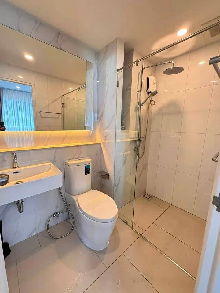For rent: PLACE 168 Pinklao, 1 bedroom, 1 bathroom. Great location, convenient transportation. You can't miss this opportunity!