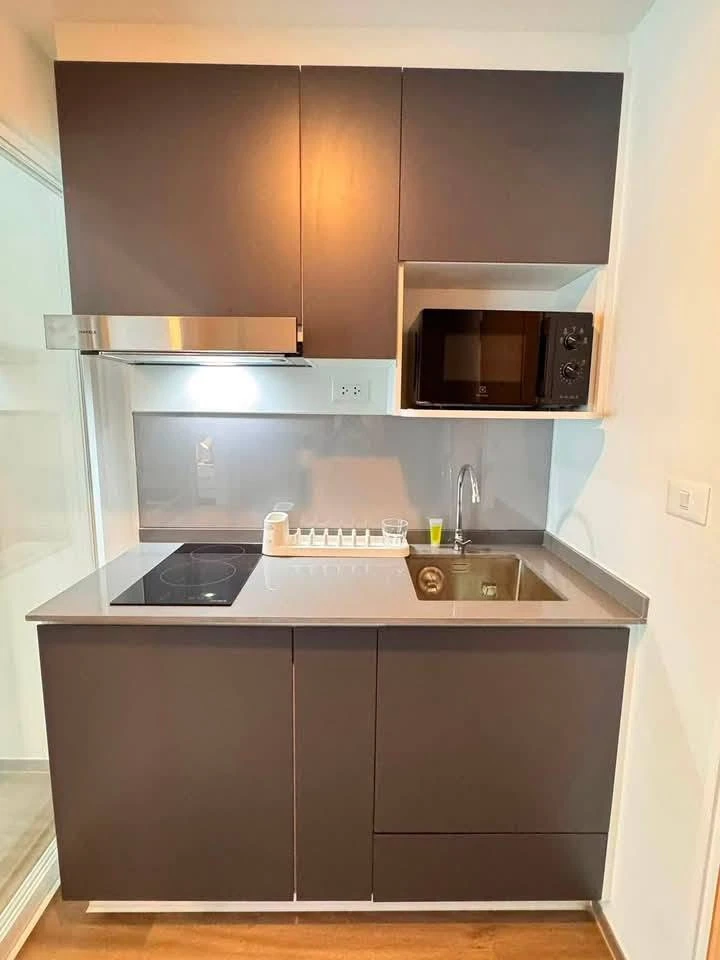 For rent: PLACE 168 Pinklao, 1 bedroom, 1 bathroom. Great location, convenient transportation. You can't miss this opportunity!
