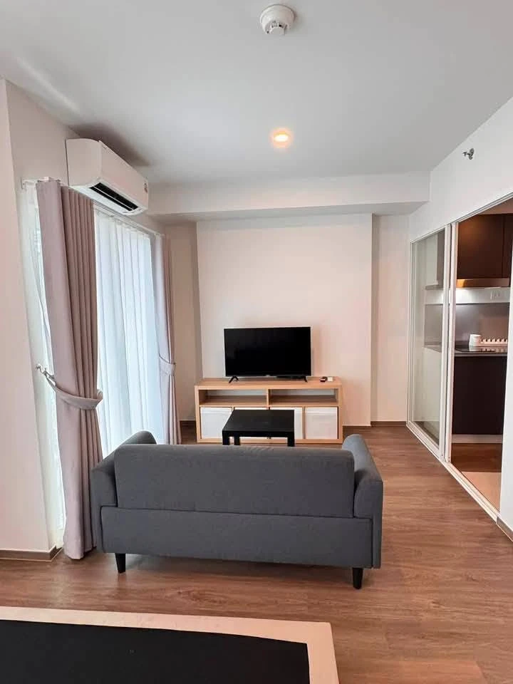 For rent: PLACE 168 Pinklao, 1 bedroom, 1 bathroom. Great location, convenient transportation. You can't miss this opportunity!