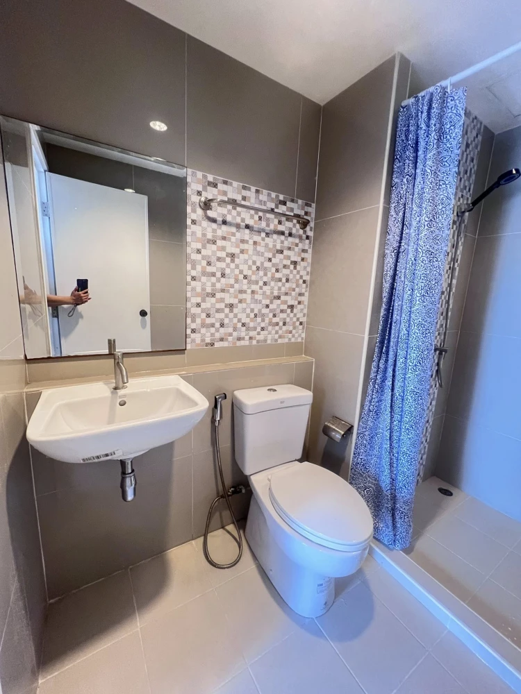 For rent: Ploen Ploen Condominium Rangsit-Workpoint 1-2 rooms, fully furnished, nice to live in. If interested, hurry and reserve now.