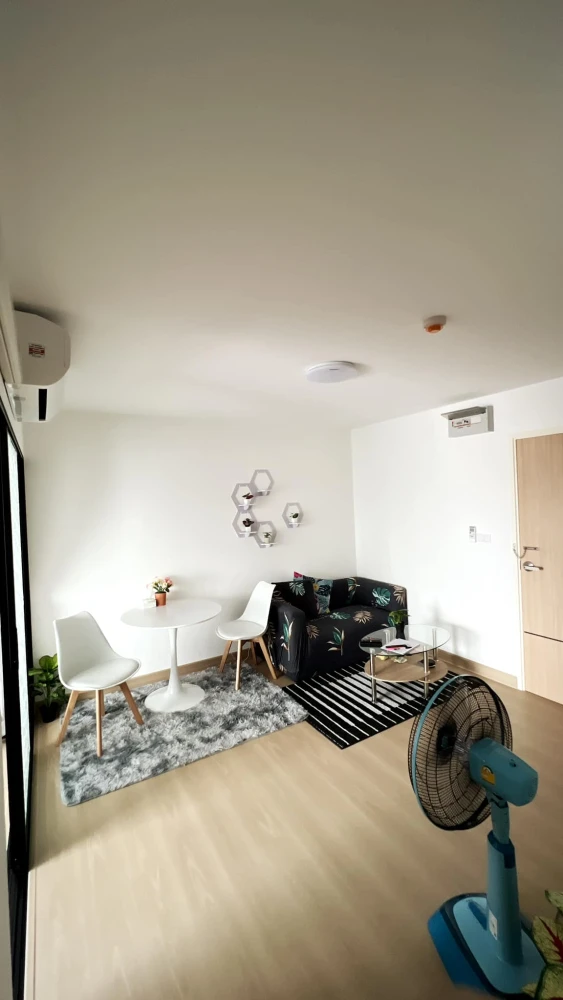 For rent: Ploen Ploen Condominium Rangsit-Workpoint, 4th floor, fully furnished room, ready to move in, reserve now.