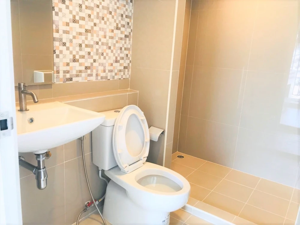 For rent: Ploen Ploen Condominium Rangsit-Workpoint, fully furnished, nice room, reserve now.