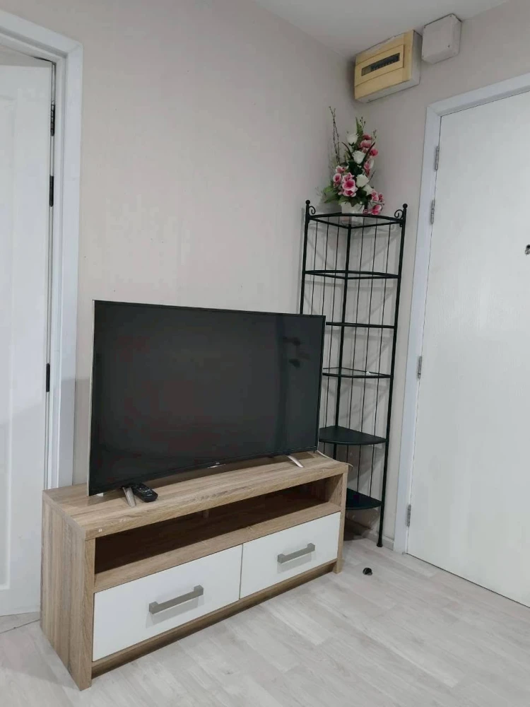Plum Condo Central Station Westgate for rent. Nice unit with complete appliances. Book now, don't miss out!