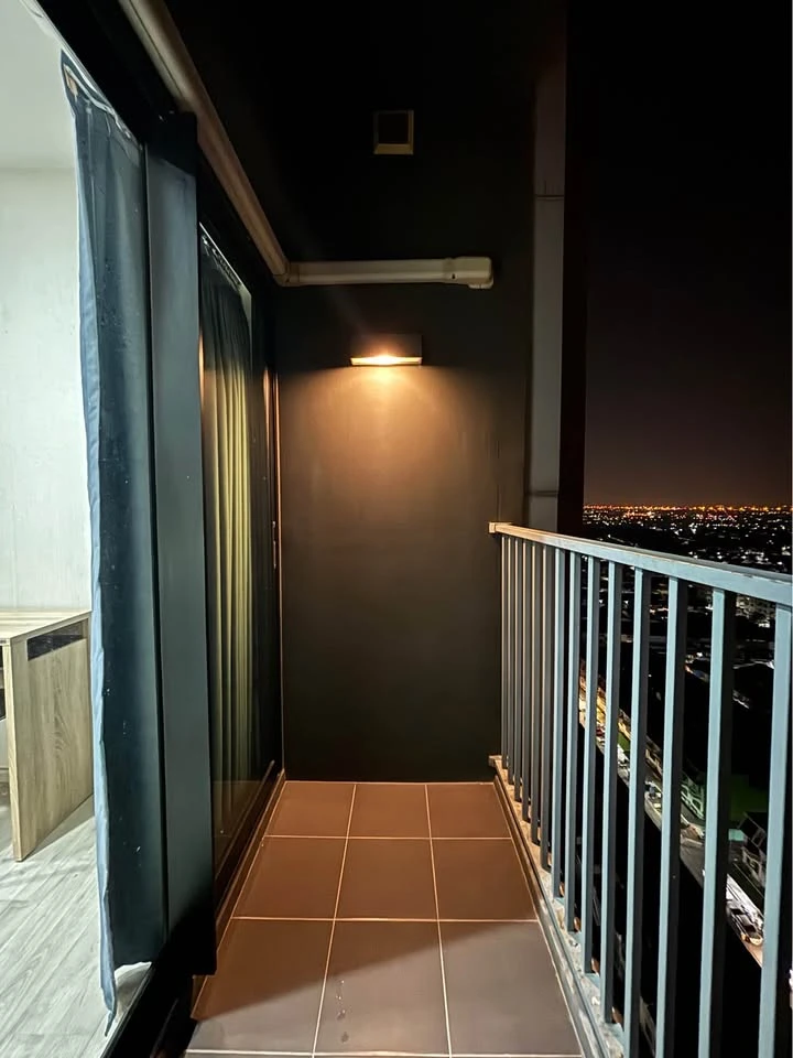Plum Condo Central Station for rent—move-in ready unit on the 22nd floor with a high-rise view. Fully equipped with amenities. Book now!