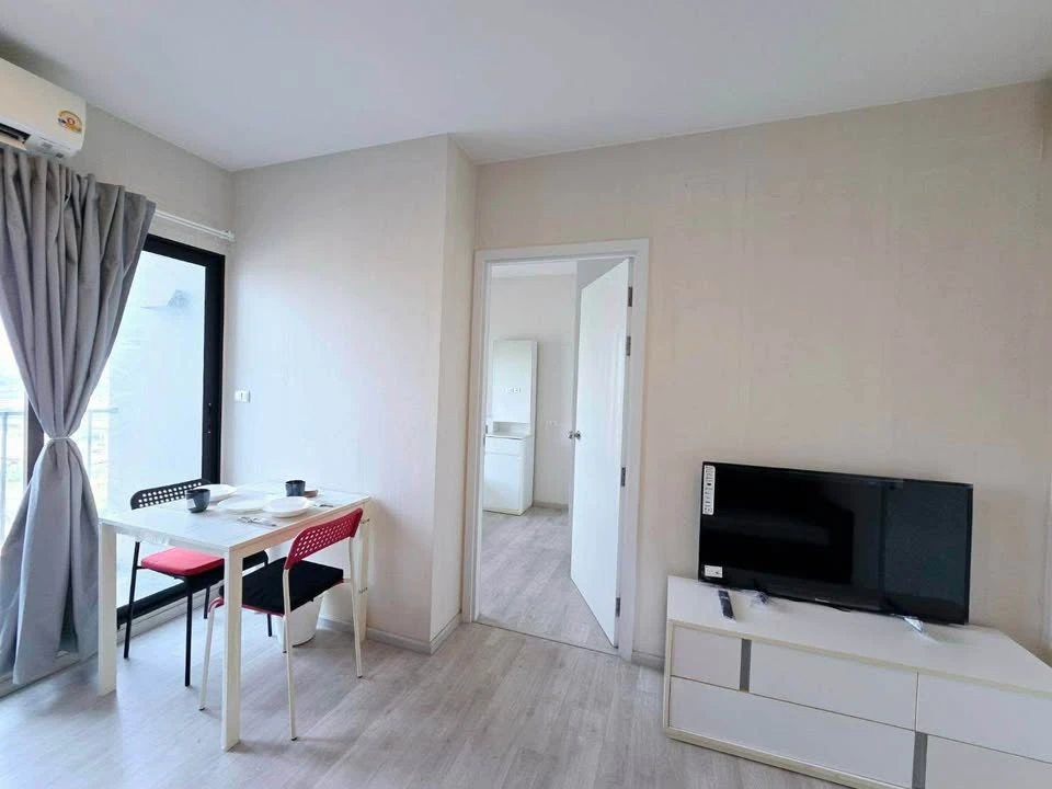 Plum Condo Central Station for rent. Affordable rooms with full furnishings and complete amenities. Book now!