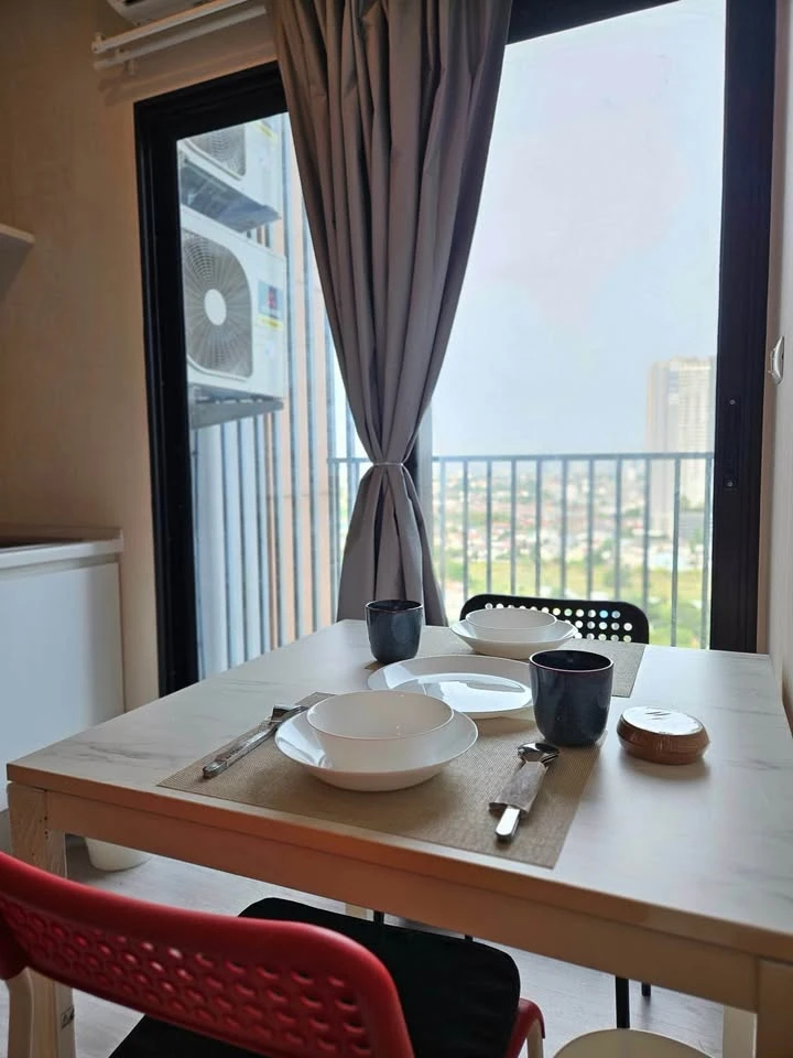 Plum Condo Central Station for rent. Affordable rooms with full furnishings and complete amenities. Book now!