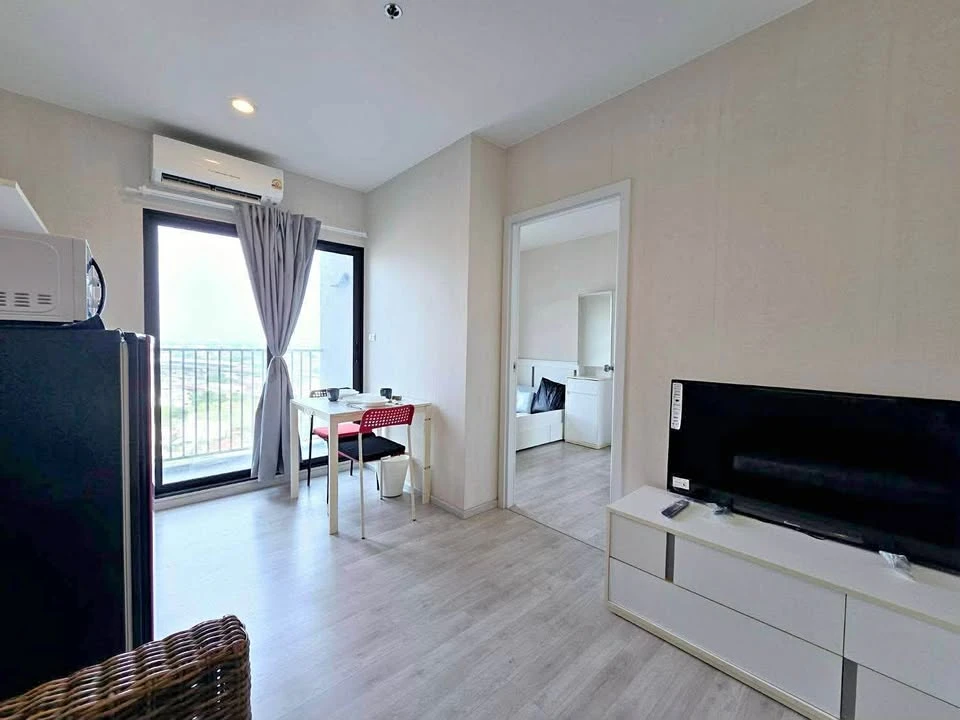 Plum Condo Central Station for rent. Affordable rooms with full furnishings and complete amenities. Book now!