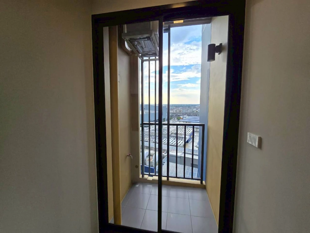 For rent: PLUM CONDO NEW WEST, high floor, beautiful view, nothing blocking the view, get privacy. Come reserve now, don't delay.