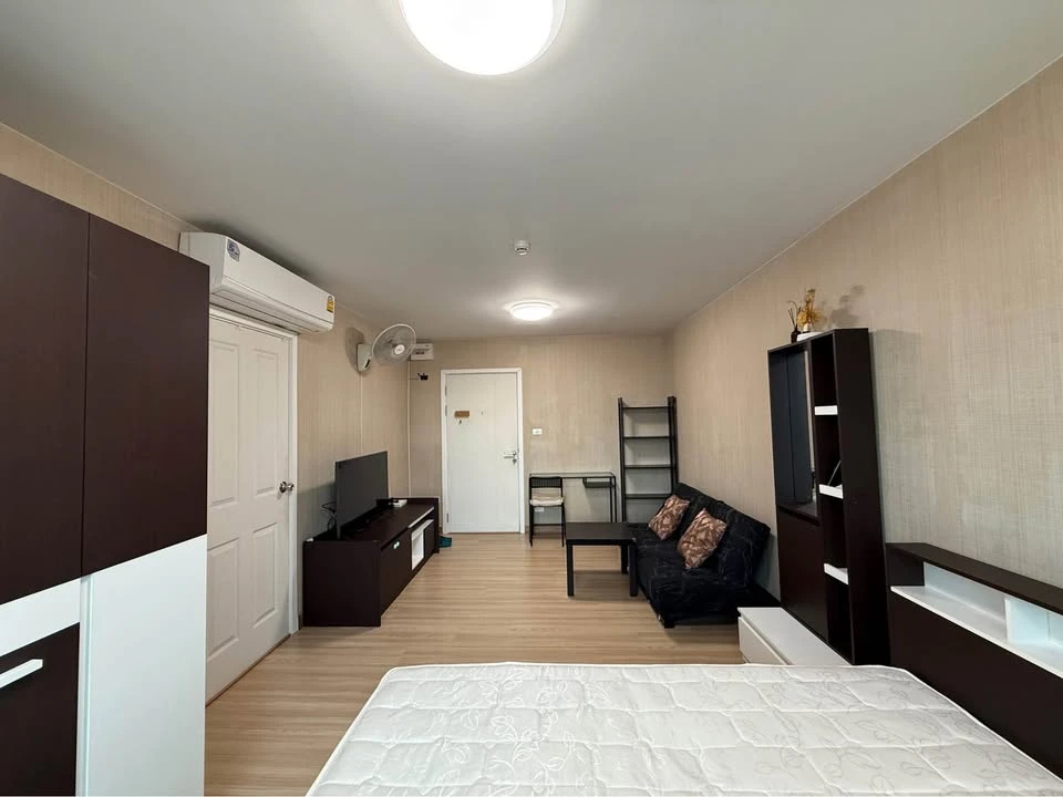 Plum Condo Paholyothin 89 for rent. Fully furnished and ready to move in. Free parking. Near the BTS Skytrain and Rangsit University. Highly recommend