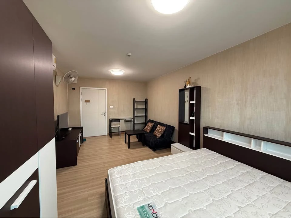 Plum Condo Paholyothin 89 for rent. Fully furnished and ready to move in. Free parking. Near the BTS Skytrain and Rangsit University. Highly recommend
