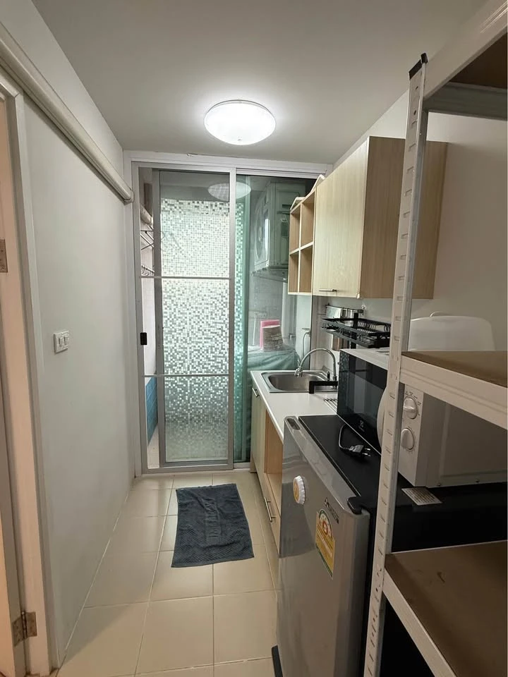 Plum Condo Paholyothin 89 for rent. Fully furnished and ready to move in. Free parking. Near the BTS Skytrain and Rangsit University. Highly recommend