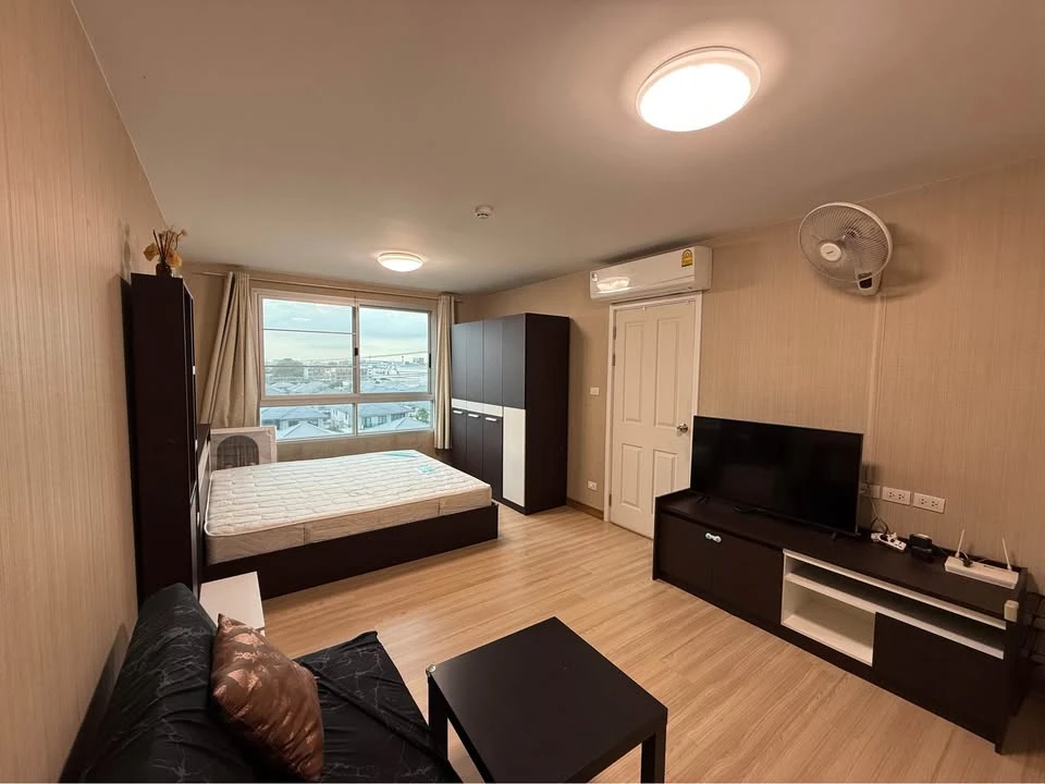 Plum Condo Paholyothin 89 for rent. Fully furnished and ready to move in. Free parking. Near the BTS Skytrain and Rangsit University. Highly recommend