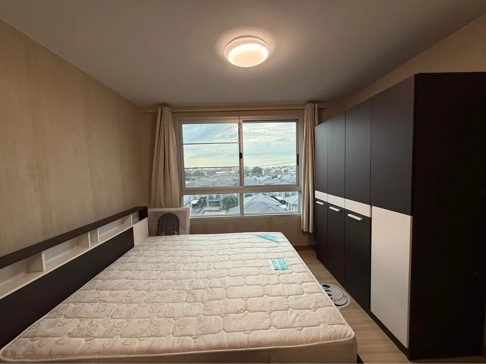 Plum Condo Paholyothin 89 for rent. Fully furnished and ready to move in. Free parking. Near the BTS Skytrain and Rangsit University. Highly recommend