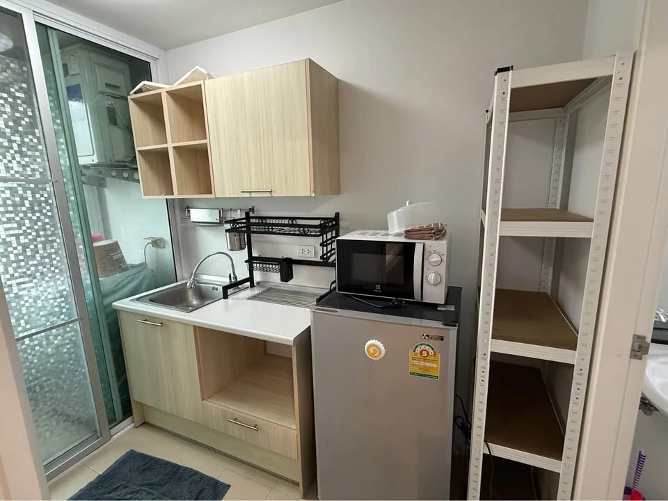 Plum Condo Paholyothin 89 for rent. Fully furnished and ready to move in. Free parking. Near the BTS Skytrain and Rangsit University. Highly recommend