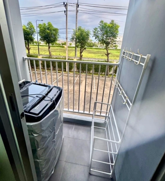 Plum Condo Park Rangsit for rent, 2nd floor, outside view, fully furnished room, ready to move in, hurry and book now, don't wait.