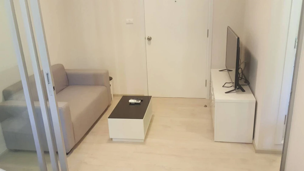For rent: Plum Condo Park Rangsit, 5th floor, partitioned room, fully furnished, ready to move in. If interested, hurry and reserve now. Urgent!
