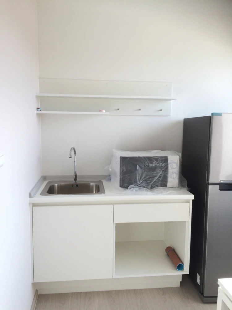 For rent: Plum Condo Park Rangsit, 5th floor, partitioned room, fully furnished, ready to move in. If interested, hurry and reserve now. Urgent!