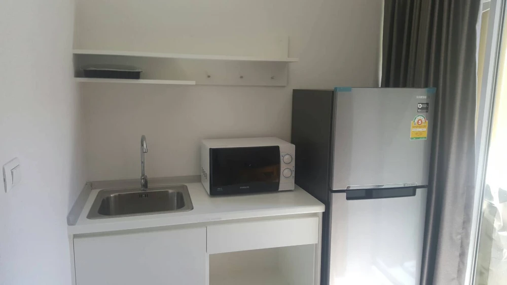 For rent: Plum Condo Park Rangsit, 5th floor, partitioned room, fully furnished, ready to move in. If interested, hurry and reserve now. Urgent!