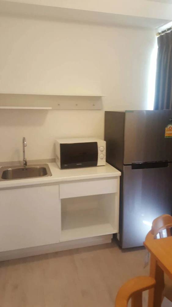 For rent: Plum Condo Park Rangsit, 5th floor, partitioned room, fully furnished, ready to move in. If interested, hurry and reserve now. Urgent!