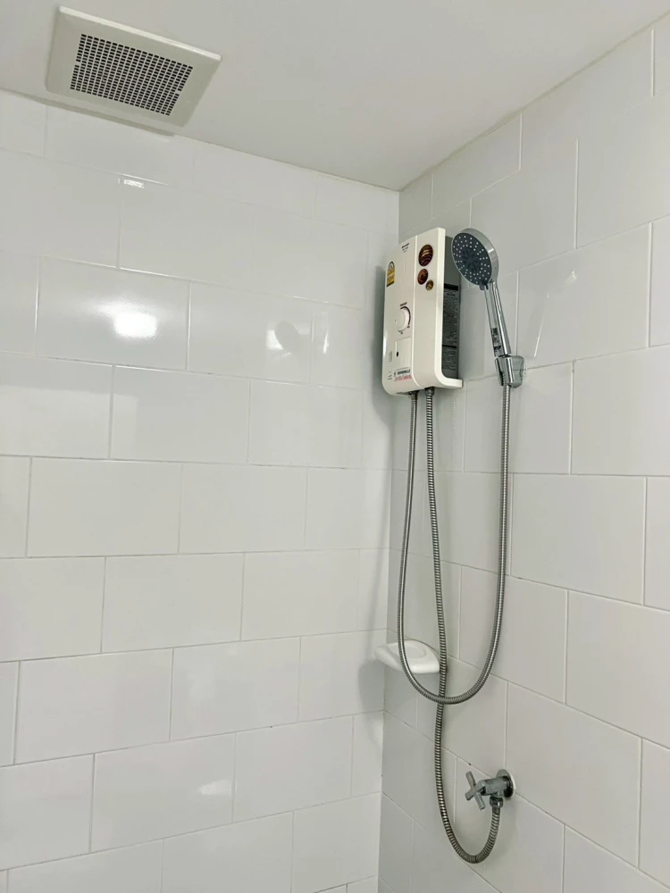 Plum Condo Park Rangsit for rent, 7th floor, corner unit, exterior view, fully furnished, very livable. Book now!