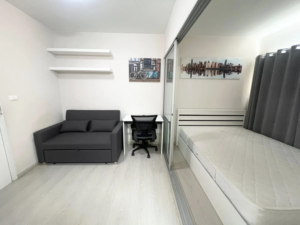 For rent: Plum Condo Park Rangsit, 8th floor, pool view, partitioned room, fully furnished, ready to move in, reserve now, urgently.