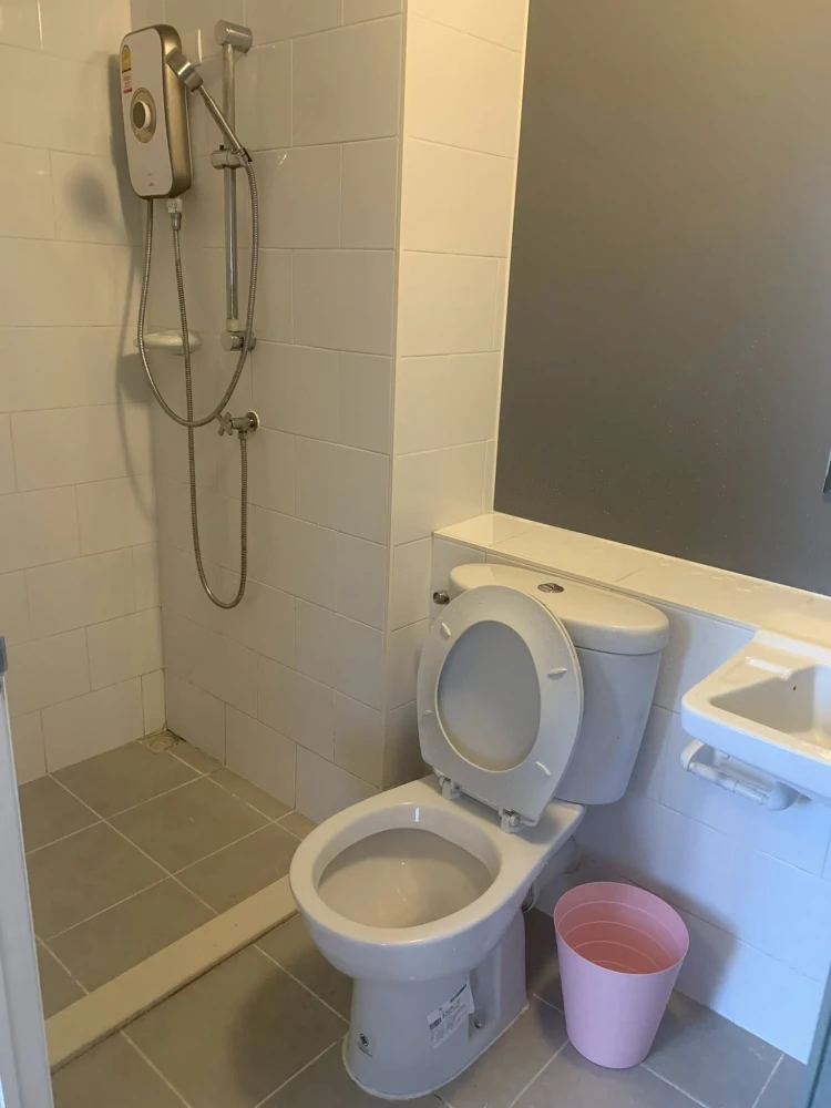 Plum Condo Park Rangsit for rent. Nice unit on the 7th floor, fully furnished, includes washing machine. Book now!